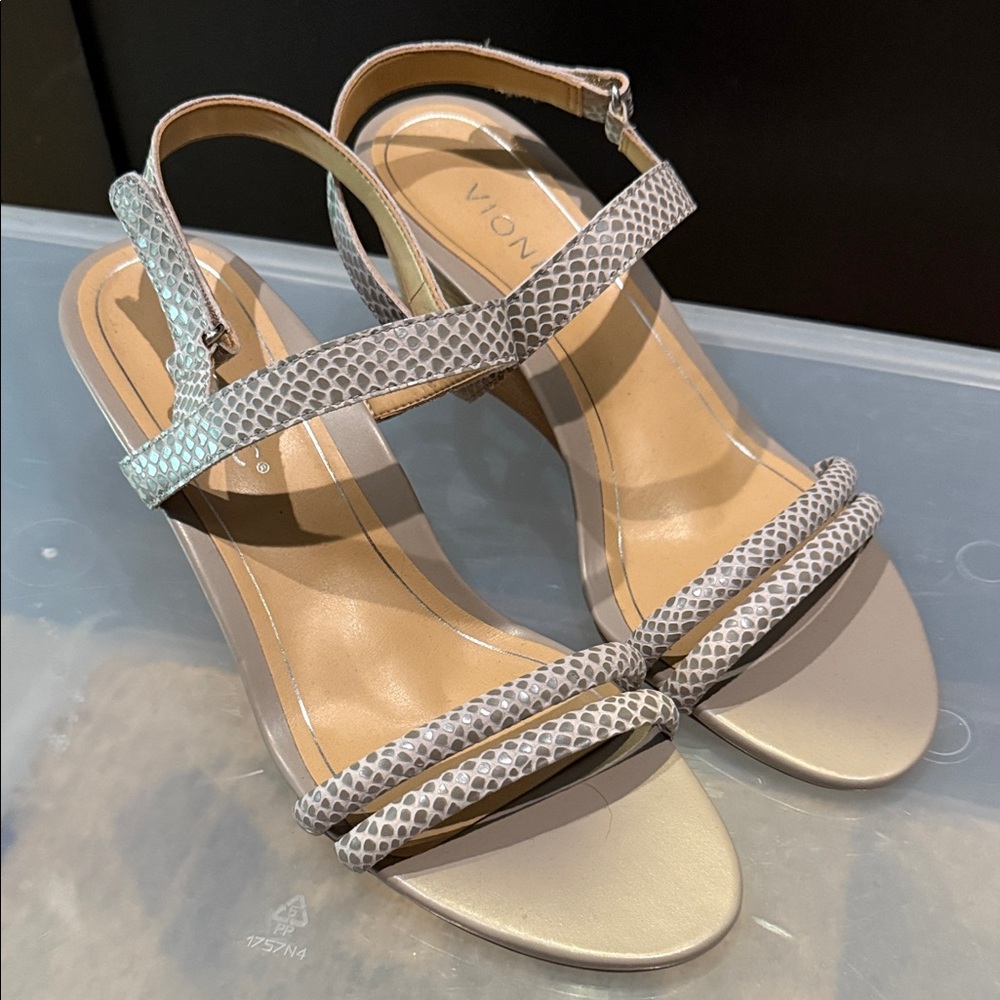 New - Vionic Emmy Women's Snake Print Heels - Cream and Gray Size 10